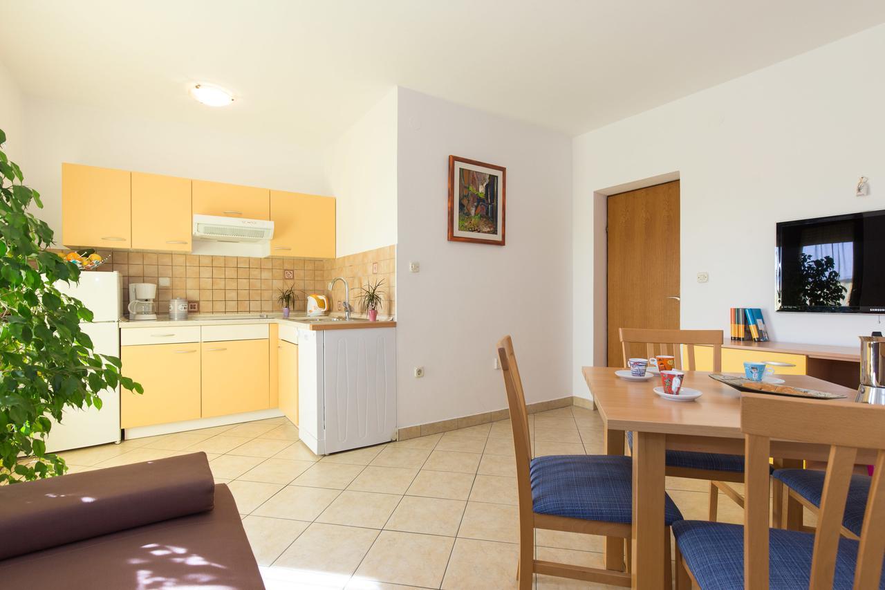 Apartment Julijana Krk Town Esterno foto